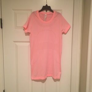 Lululemon Swiftly Tech Short Sleeve Crew size 6